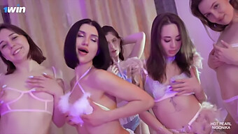 Nigonika'Nın Swinger Partisindeki Tutkulu Grup Seks Macerası