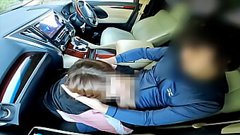 Isteri Jepun Pergi Ke Gim Dengan Suaminya, Tetapi Digoda Oleh Orang Yang Lebih Dewasa Dan Berhubungan Seks Di Dalam Kereta