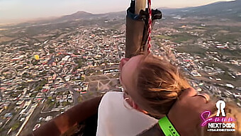 Eine Ballonfahrt Am Frühen Morgen Führt Zu Einer Intensiven Sexuellen Begegnung Alter Pyramiden In Mexiko